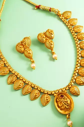 matte gold plated leaf motif necklace set with earrings