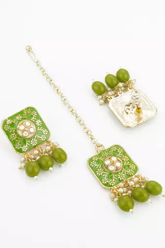 green meenakari kundan choker necklace set with earrings and maangtika