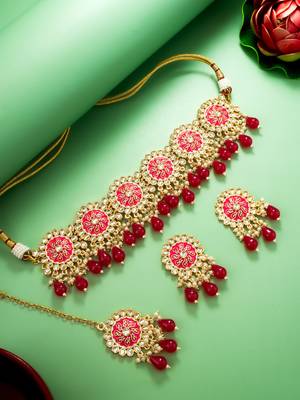 pink meenakari kundan choker necklace set with earrings and maangtika 1