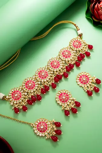 pink meenakari kundan choker necklace set with earrings and maangtika