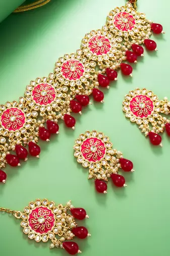 pink meenakari kundan choker necklace set with earrings and maangtika