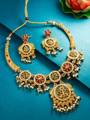 circular medallion motif necklace set with earrings 1