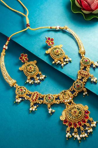 floral wheel medallion necklace set with earrings
