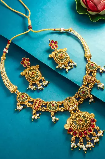 floral wheel medallion necklace set with earrings