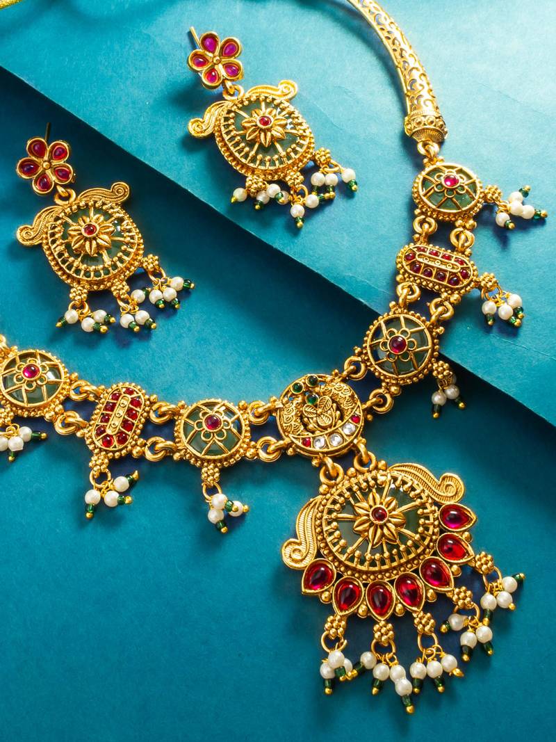 floral wheel medallion necklace set with earrings