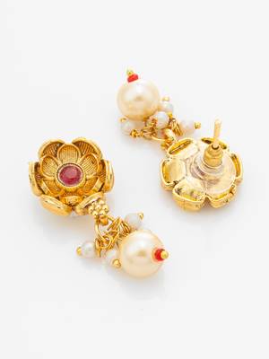 medallion motif pearl strand necklace set with earrings 3