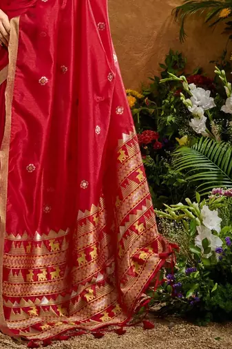Ethnic Motifs Woven Design Saree with Unstitched Blouse
