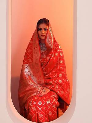 Red Woven Design Saree With Unstitched Blouse Piece 5