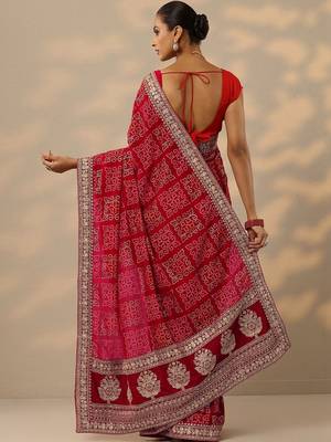 Red Bandhani Printed Saree With Unstitched Blouse Piece 4