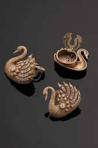 Oxidised antique gold plated bird motif button cover