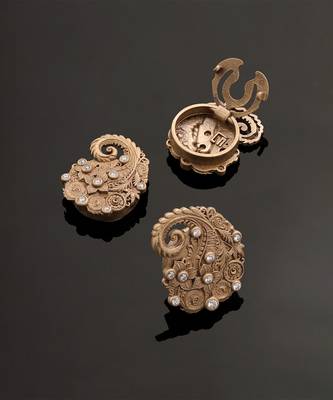 Oxidised antique gold plated floral crest button cover 3