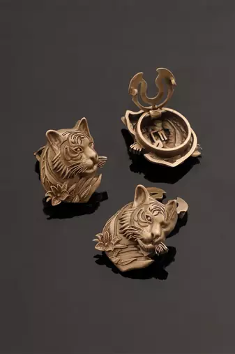Oxidised antique gold plated animal motif button cover