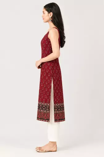 Maroon cotton ajrak printed sleeveless straight kurta