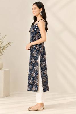 Navy cotton printed sleeveless straight kurta 3