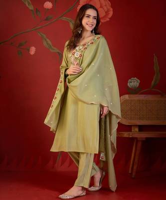 Green embroidery muslin kurta with pant and duptta 2