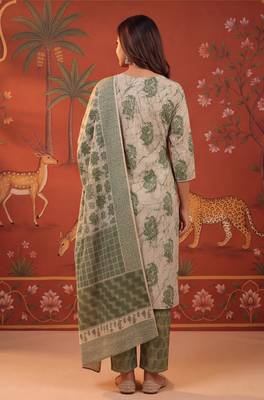 Green printed cotton kurta with pant and duptta 4