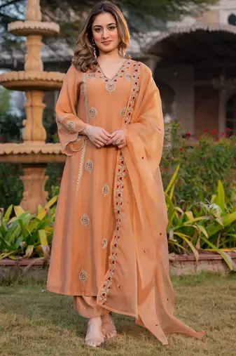 Peach color smart graceful kurta set for trendy girlie looks