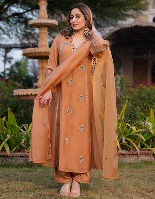 Peach color smart graceful kurta set for trendy girlie looks 4