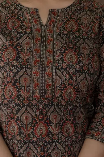 Women multicoloured & bracken ethnic motifs printed keyhole neck chikankari kurta