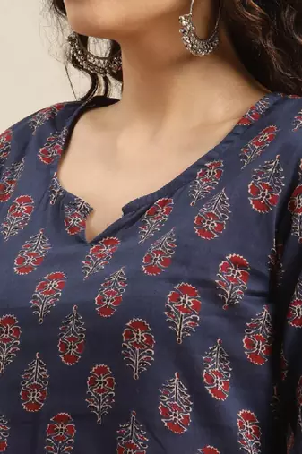 Women navy blue & red ethnic motifs printed kurta