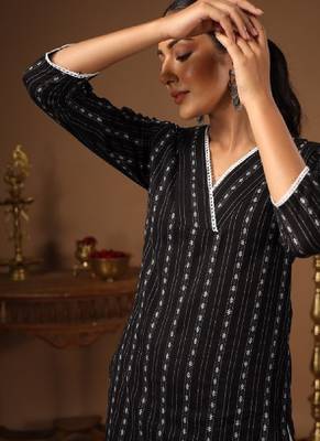 Women woven design striped straight kurta 1