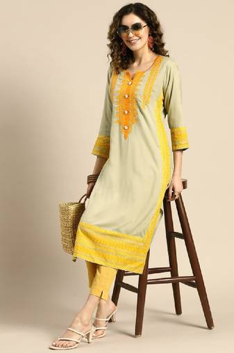 Women ethnic motifs embroidered thread work kurta