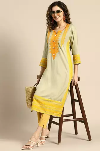 Women ethnic motifs embroidered thread work kurta