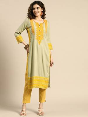 Women ethnic motifs embroidered thread work kurta 3