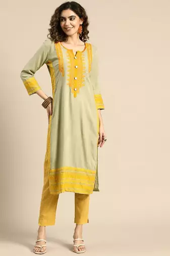 Women ethnic motifs embroidered thread work kurta