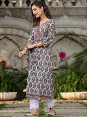 Women ethnic motifs printed pure cotton kurta 3