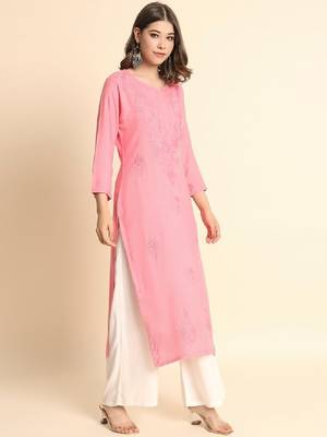 Floral embroidered thread work straight kurta 3