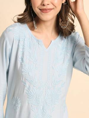Floral embroidered thread work straight kurta 2