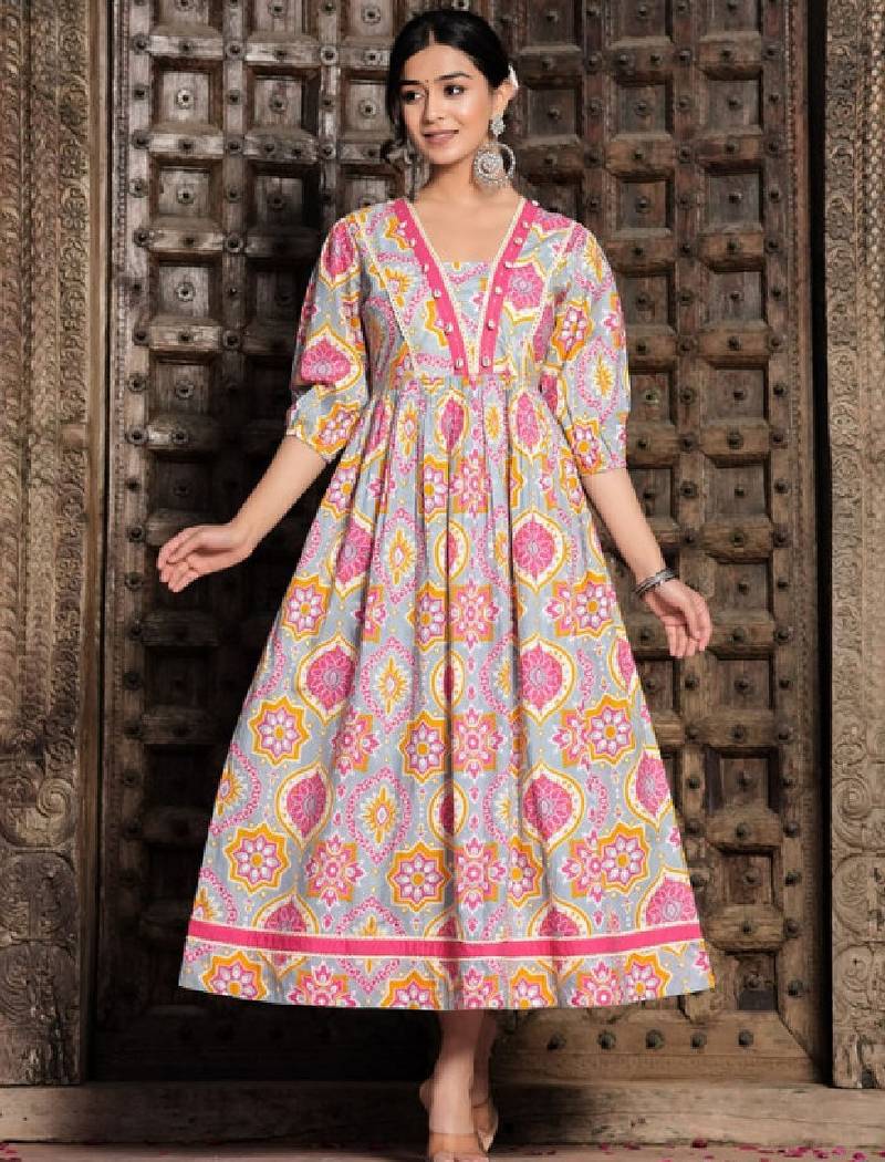 Women ethnic motifs printed floral anarkali kurta