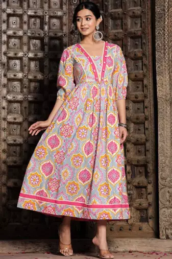 Women ethnic motifs printed floral anarkali kurta