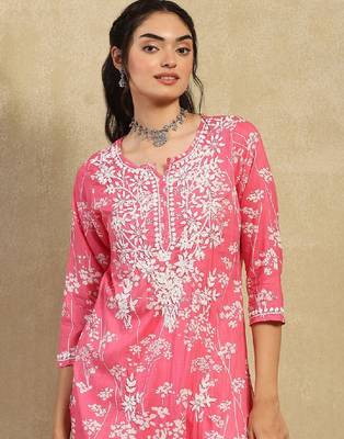 Women pink mulmul chikankari embroidered kurta 1