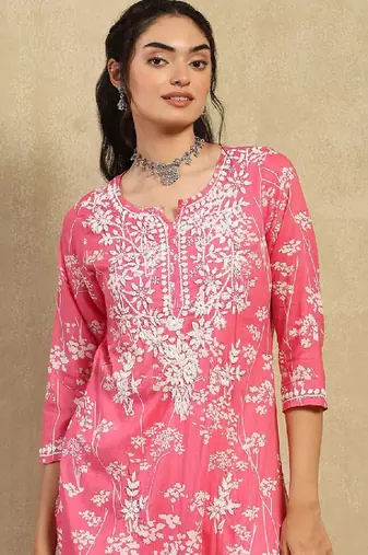 Women pink mulmul chikankari embroidered kurta