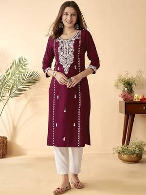 Maroon ethnic motifs embroidered round neck thread work straight kurta 3