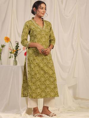 Women floral printed thread work kurta 3