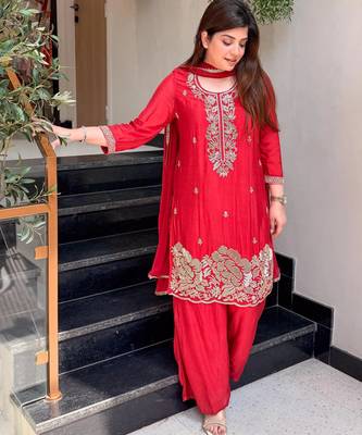 Red color smart and girlie franch crepe fabric fancy festive attire for girls 5