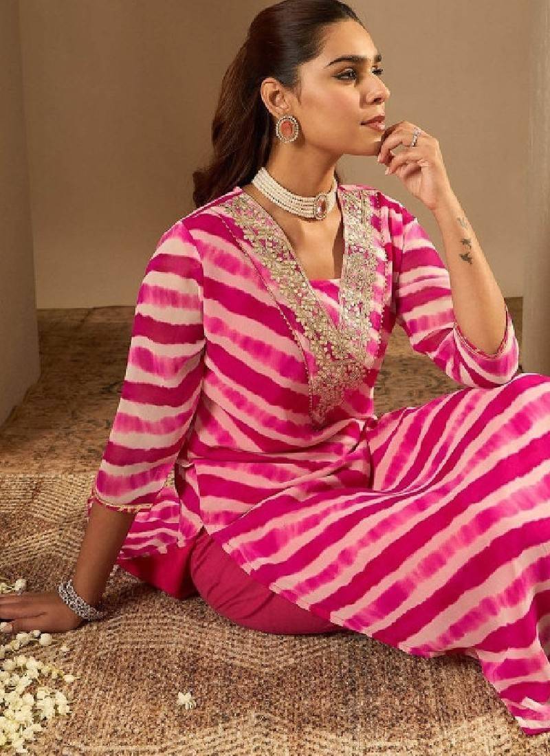 Leheriya embroidered straight kurta