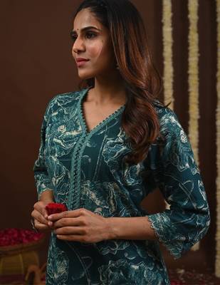 Floral printed v-neck straight kurta 1