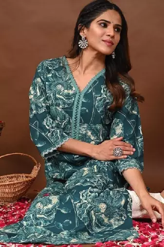 Floral printed v-neck straight kurta