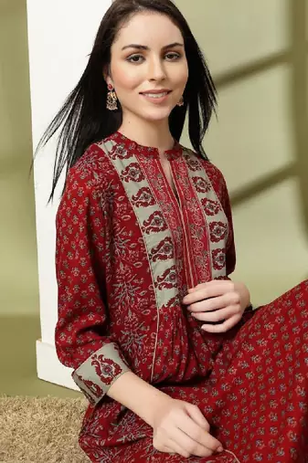Floral printed mandarin collar stones detail a-line kurta