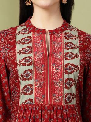 Floral printed mandarin collar stones detail a-line kurta 2