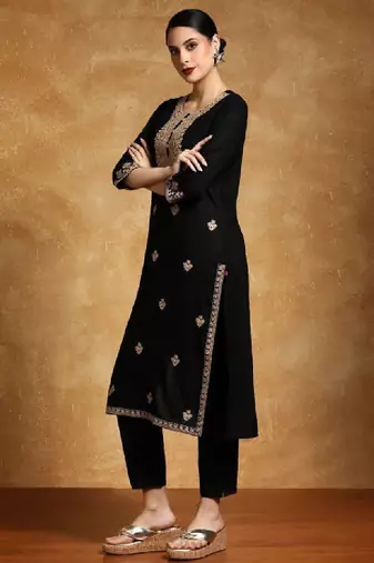 Women printed thread work floral kurta