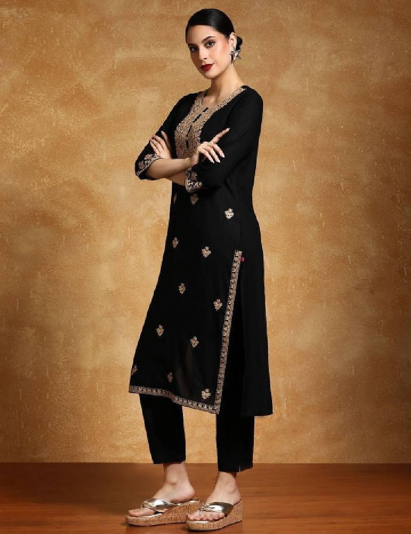 Women printed thread work floral kurta