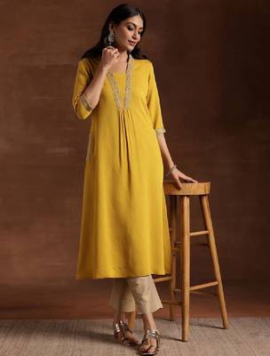 Women floral yoke embroidered floral kurta 1