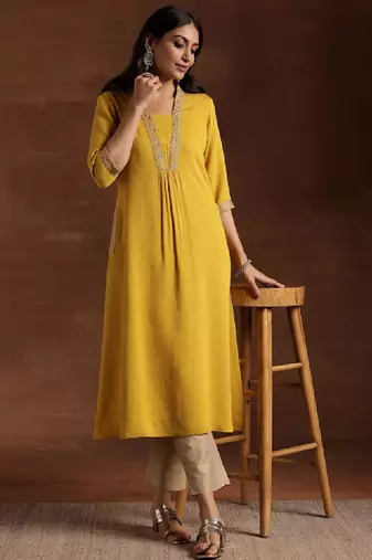 Women floral yoke embroidered floral kurta