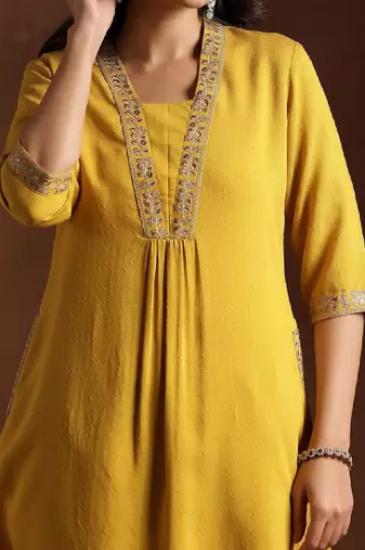 Women floral yoke embroidered floral kurta