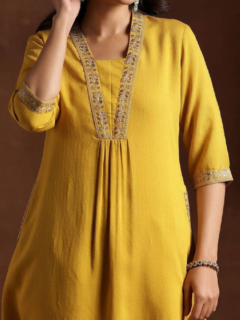 Women floral yoke embroidered floral kurta